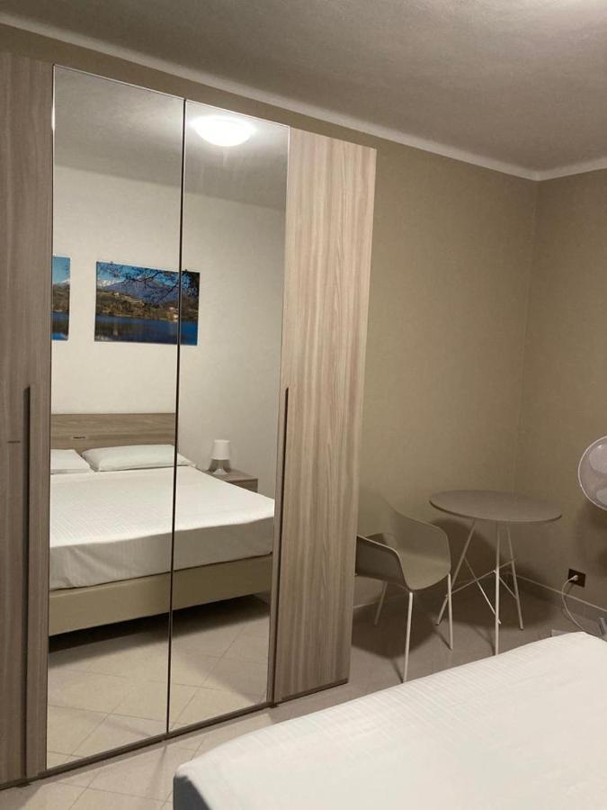 Apartment "Borgo Olivetti" Ivrea Bagian luar foto