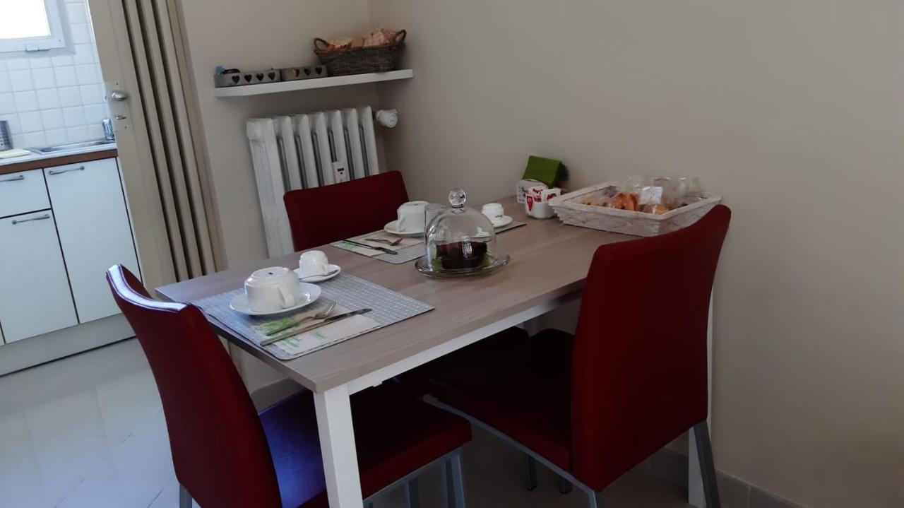 Apartment "Borgo Olivetti" Ivrea Bagian luar foto